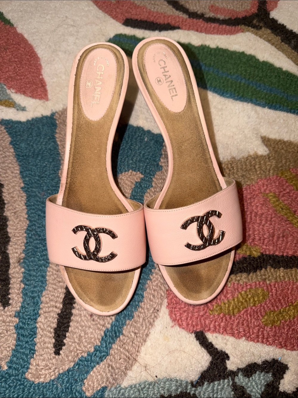 CHANEL Pink Leather Slide Mules with Silver CC Emblem - Picture 4 of 4